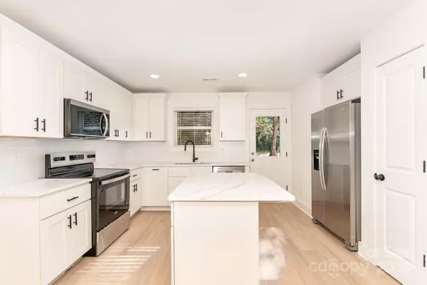 Statesville, NC 28677,1713 Forest DR