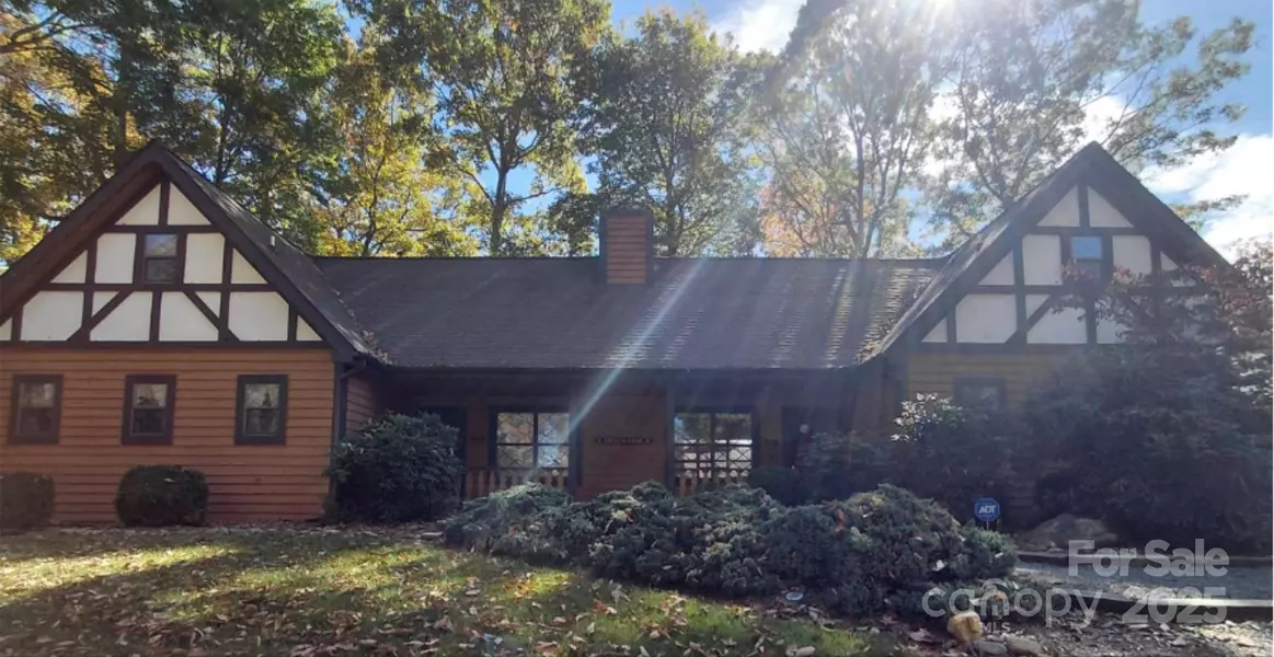 407 Overlook DR #2, Burnsville, NC 28714