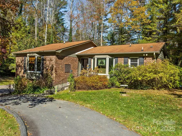 Hendersonville, NC 28791,181 Surry LN