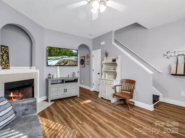 Dallas, NC 28034,6103 Dane DR