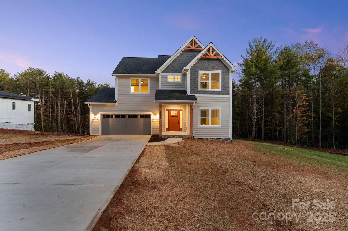 Hickory, NC 28601,5729 Selkirk PL