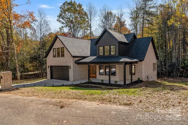 6407 Sterling PL, Hickory, NC 28601