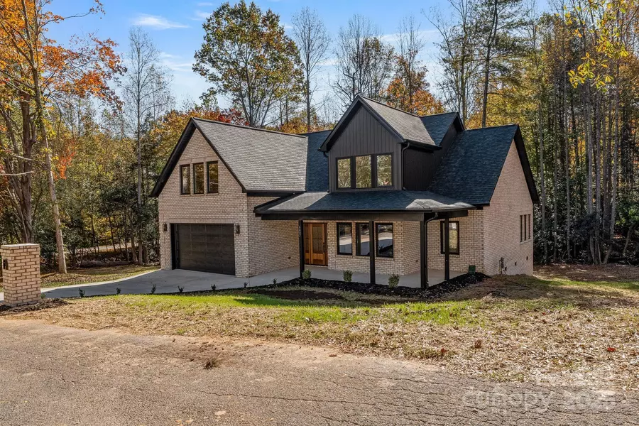 6407 Sterling PL, Hickory, NC 28601