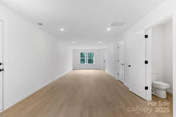 Hickory, NC 28602,21 8th AVE SE #5