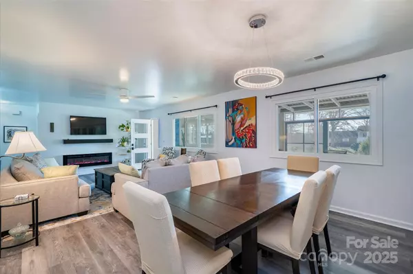 Hendersonville, NC 28792,1 Wintry DR