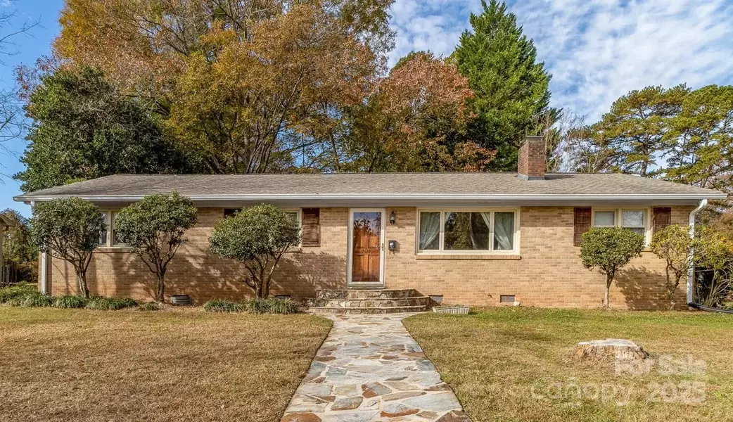 1301 Laurel LN, Gastonia, NC 28054