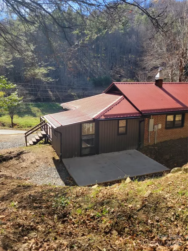 2162 S Big Horse Creek RD, Lansing, NC 28643