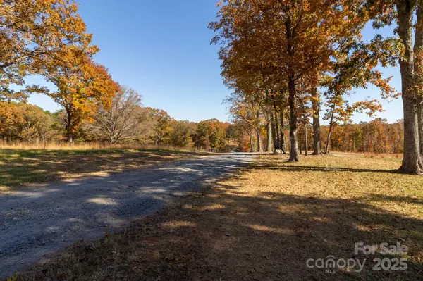 Kings Mountain, NC 28086,164 Linderman Lake LN