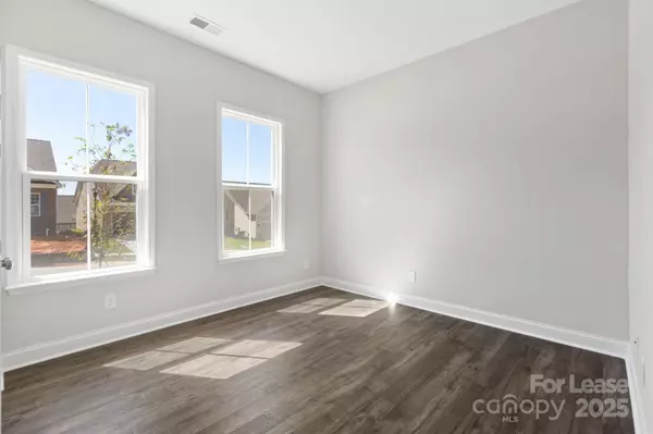 Charlotte, NC 28278,17118 Sand Bank RD