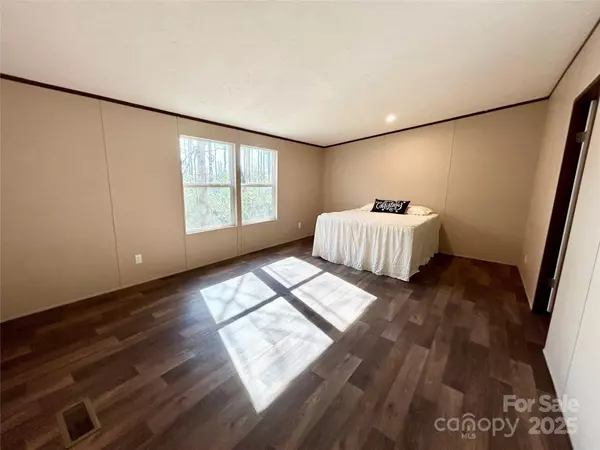 Mooresboro, NC 28114,3336 Cliffside RD