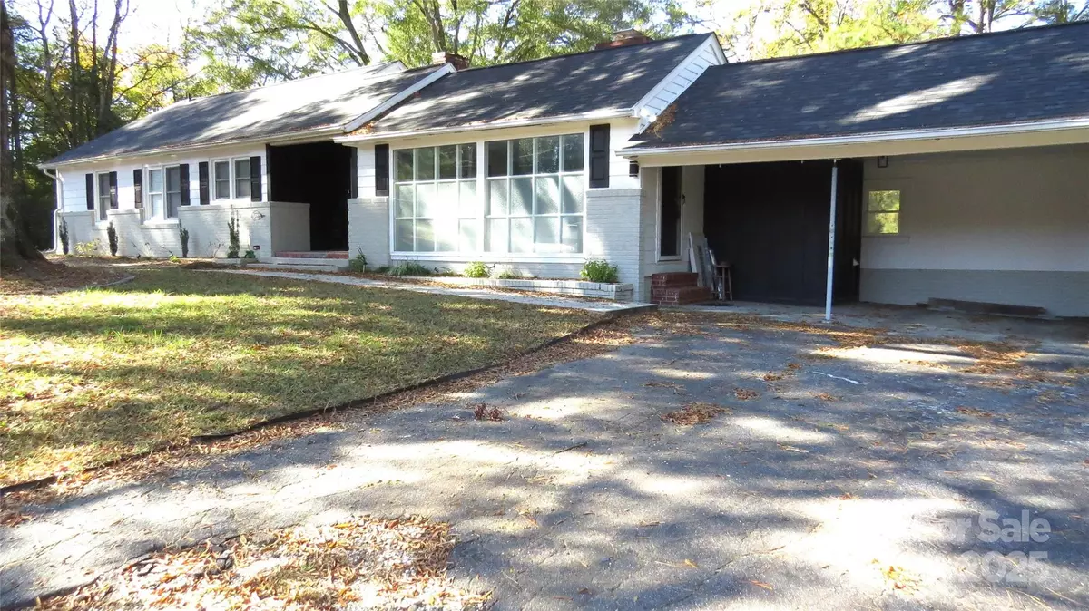 Albemarle, NC 28001,2104 Hillcrest AVE