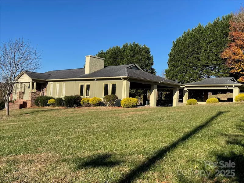 5232 Wolfe RD, Hickory, NC 28601