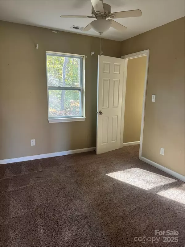 Charlotte, NC 28262,918 Breezewood DR