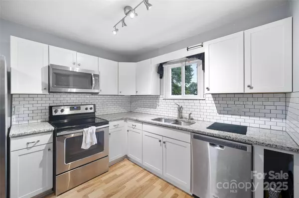 Charlotte, NC 28208,2410 Carrington CT