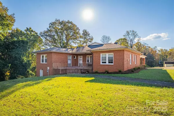 Valdese, NC 28690,2986 Green Pasture LN