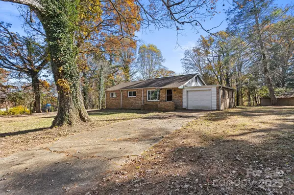 East Flat Rock, NC 28726,601 E Blue Ridge RD