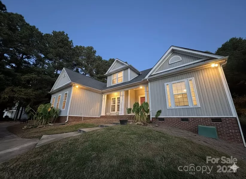 8738 Dartmoor PL, Mint Hill, NC 28227