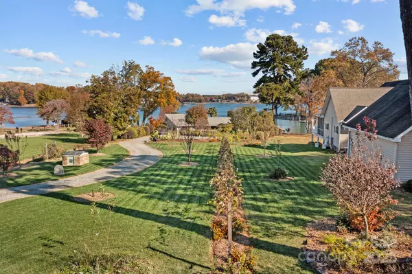 248 Ponderosa CIR, Mooresville, NC 28117