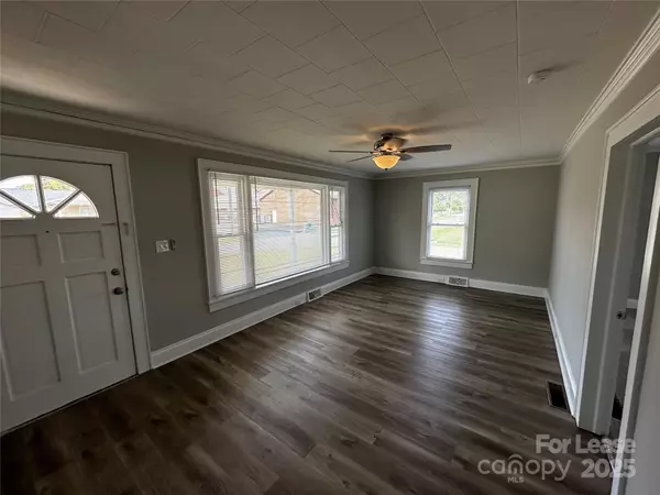 Kannapolis, NC 28083,1101 Woodlawn ST