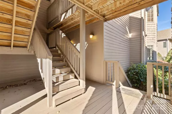 Sugar Mountain, NC 28604,375 Pleasant View None #2D