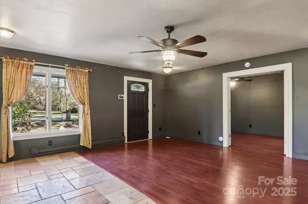 Hendersonville, NC 28791,1749 Haywood RD