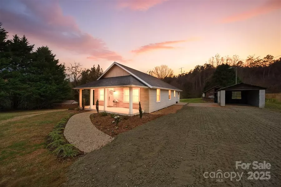 2027 Old Shelby RD, Hickory, NC 28602