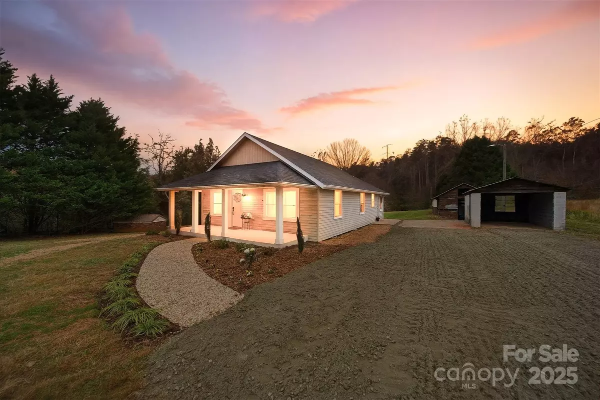 Hickory, NC 28602,2027 Old Shelby RD