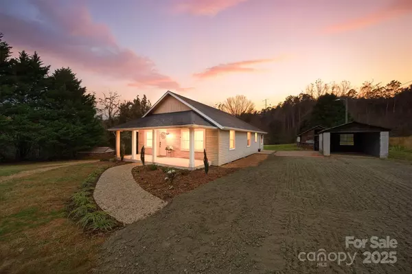 2027 Old Shelby RD, Hickory, NC 28602