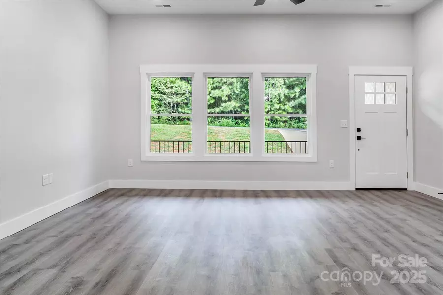 5751 Selkirk DR, Hickory, NC 28601