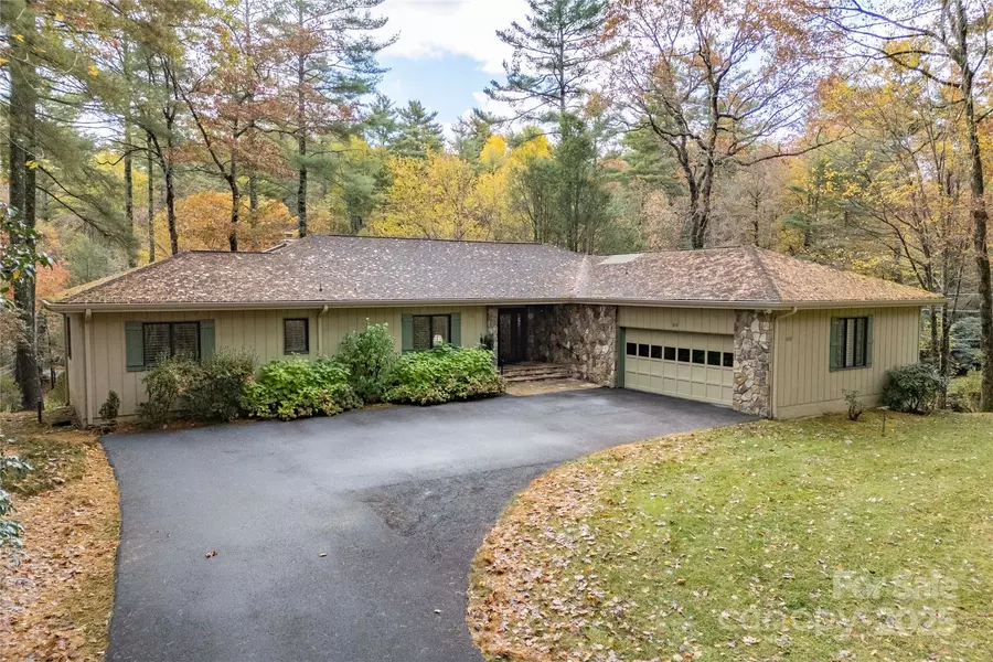 572 N East Shore DR, Lake Toxaway, NC 28747