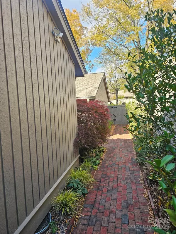 Charlotte, NC 28226,5136 Dunes CT