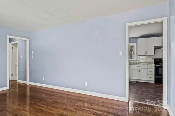 Charlotte, NC 28213,844 Squirrel Hill RD