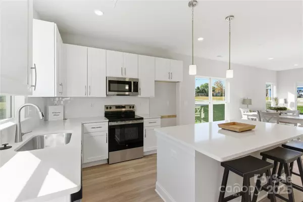 Fort Mill, SC 29708,222 First ST S