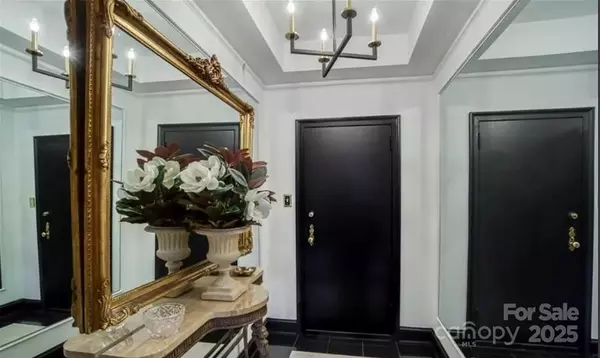 Charlotte, NC 28202,301 W 10th ST W #206