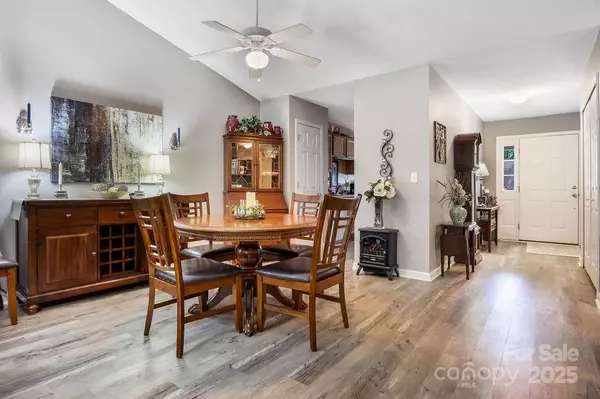 Hendersonville, NC 28791,22 S Woodridge View CT