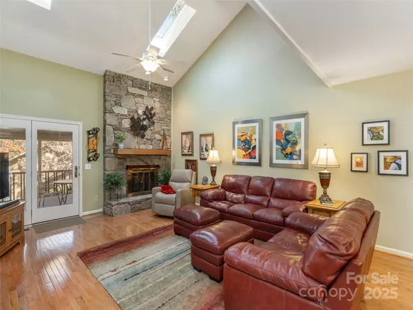 Hendersonville, NC 28791,303 N Scarlet Oak LN