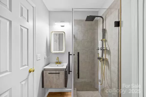 Asheville, NC 28806,23 Westmont DR