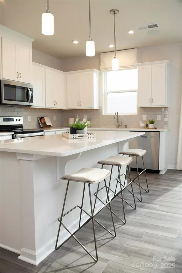 Charlotte, NC 28213,7407 Hodges Meadow LN