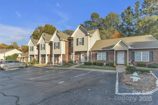 Hickory, NC 28601,1096 22nd ST NE #303
