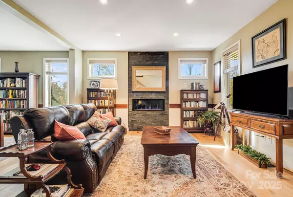 Asheville, NC 28803,12 Pelham RD