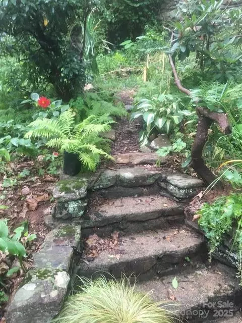 Waynesville, NC 28786,233 Rolling DR