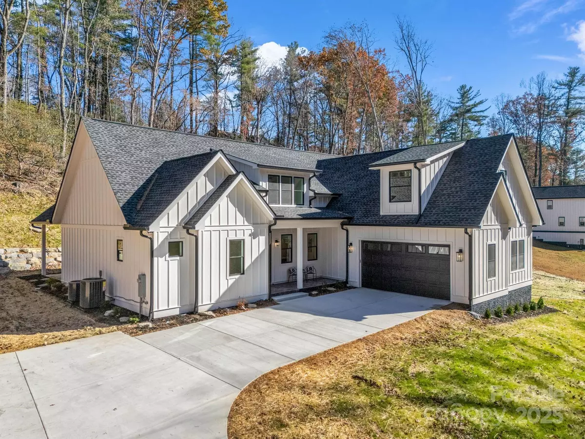 Hendersonville, NC 28739,85 Adger DR