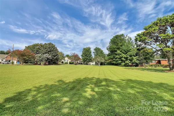 Mooresville, NC 28117,155 Sunfish DR