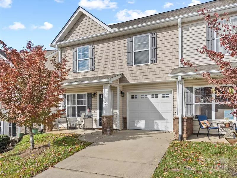 24 Torrington AVE, Fletcher, NC 28732