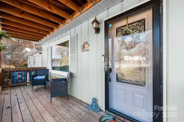 Hickory, NC 28601,1553 Castell LN