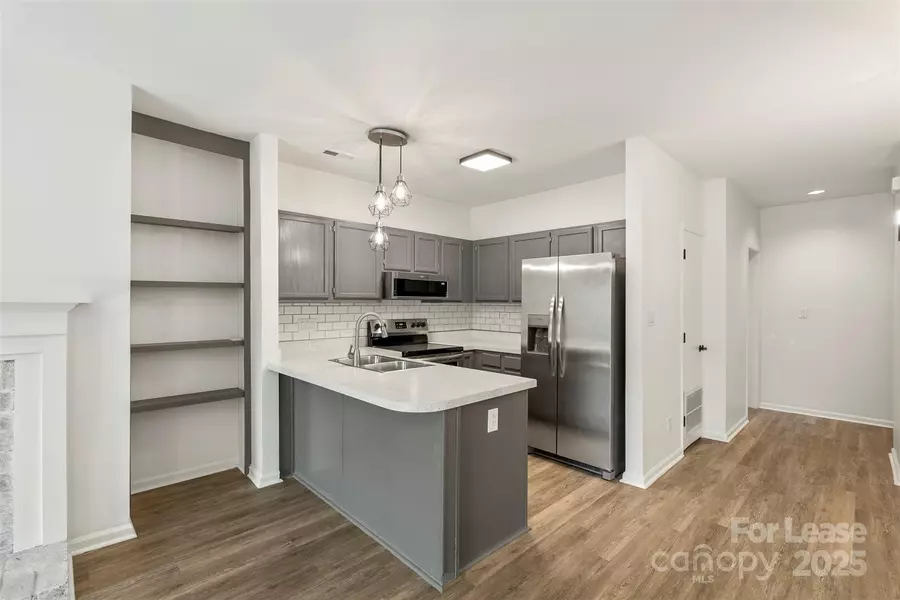 3220 Selwyn Farms LN, Charlotte, NC 28209