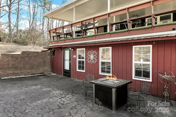 Hendersonville, NC 28792,44 Tuttle RD