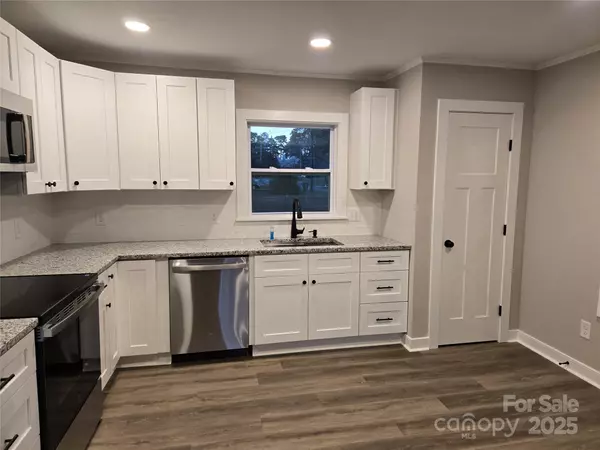 Kannapolis, NC 28081,108 Hemlock AVE