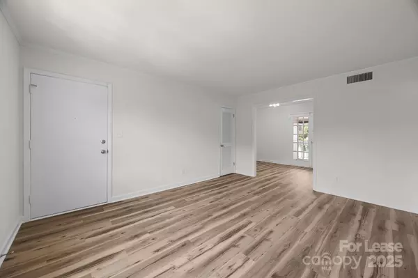 Charlotte, NC 28211,922 Mcalway RD