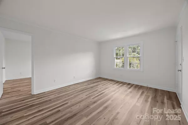 Charlotte, NC 28211,922 Mcalway RD